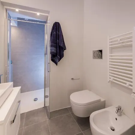 Corso 28 Rita * 卡利亚里