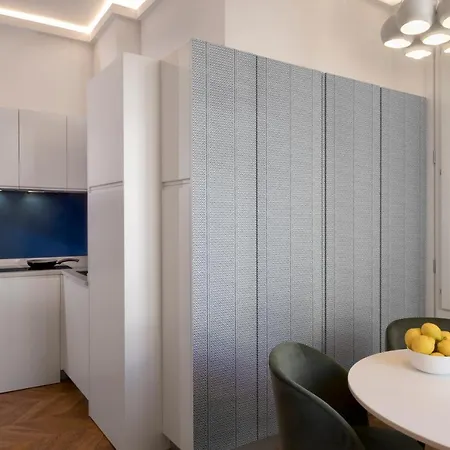 Corso 28 Rita * 卡利亚里